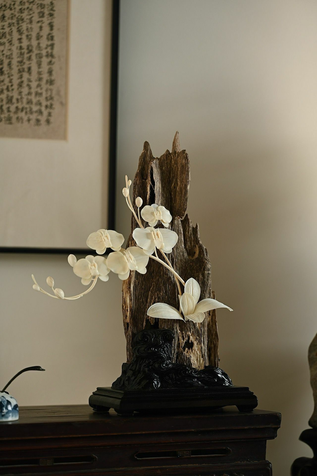 Brunei Agarwood x Mammoth "Orchid Shadow Pandering" Ornament