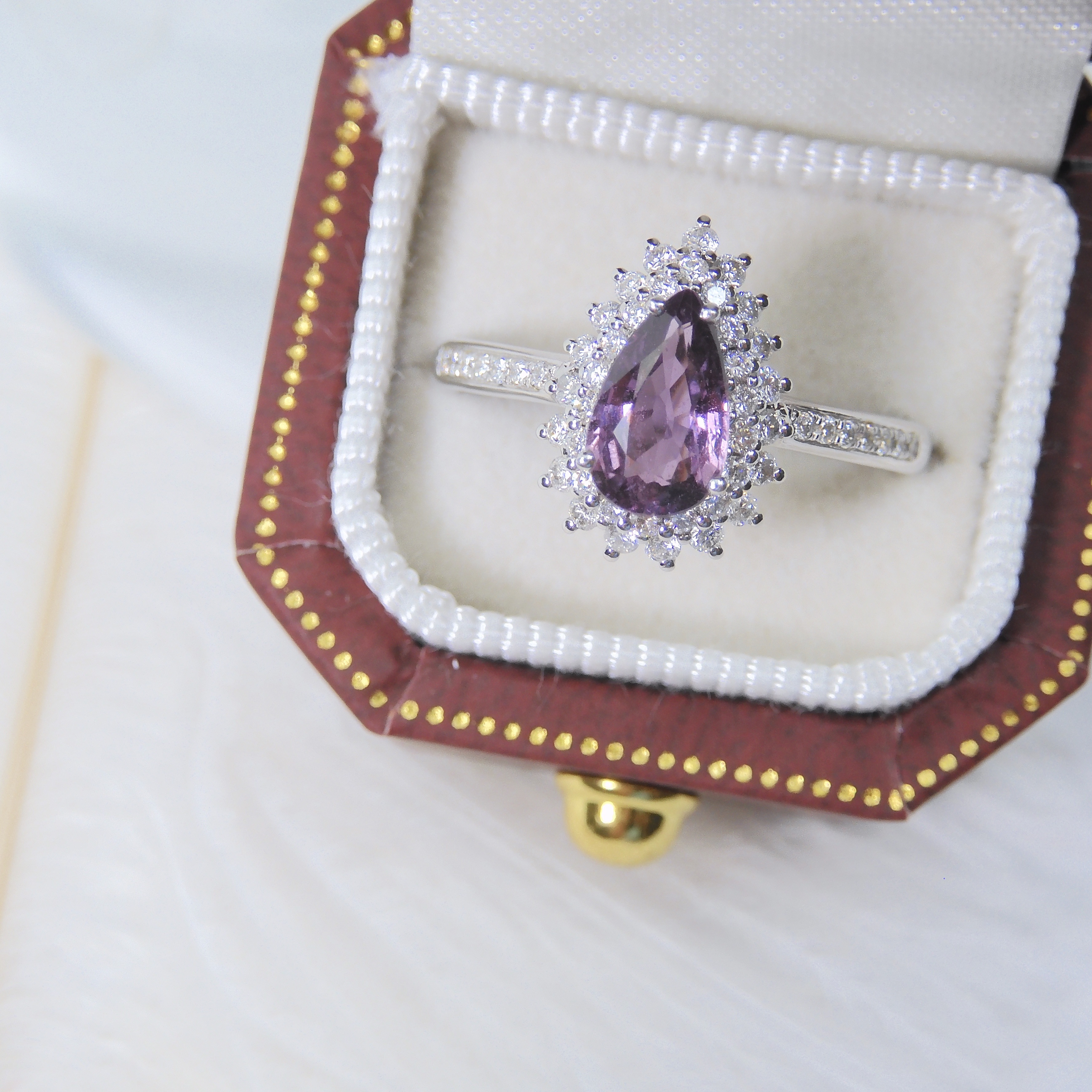 18K金 0.95ct 紫色藍寶石戒指 (配國際證書)