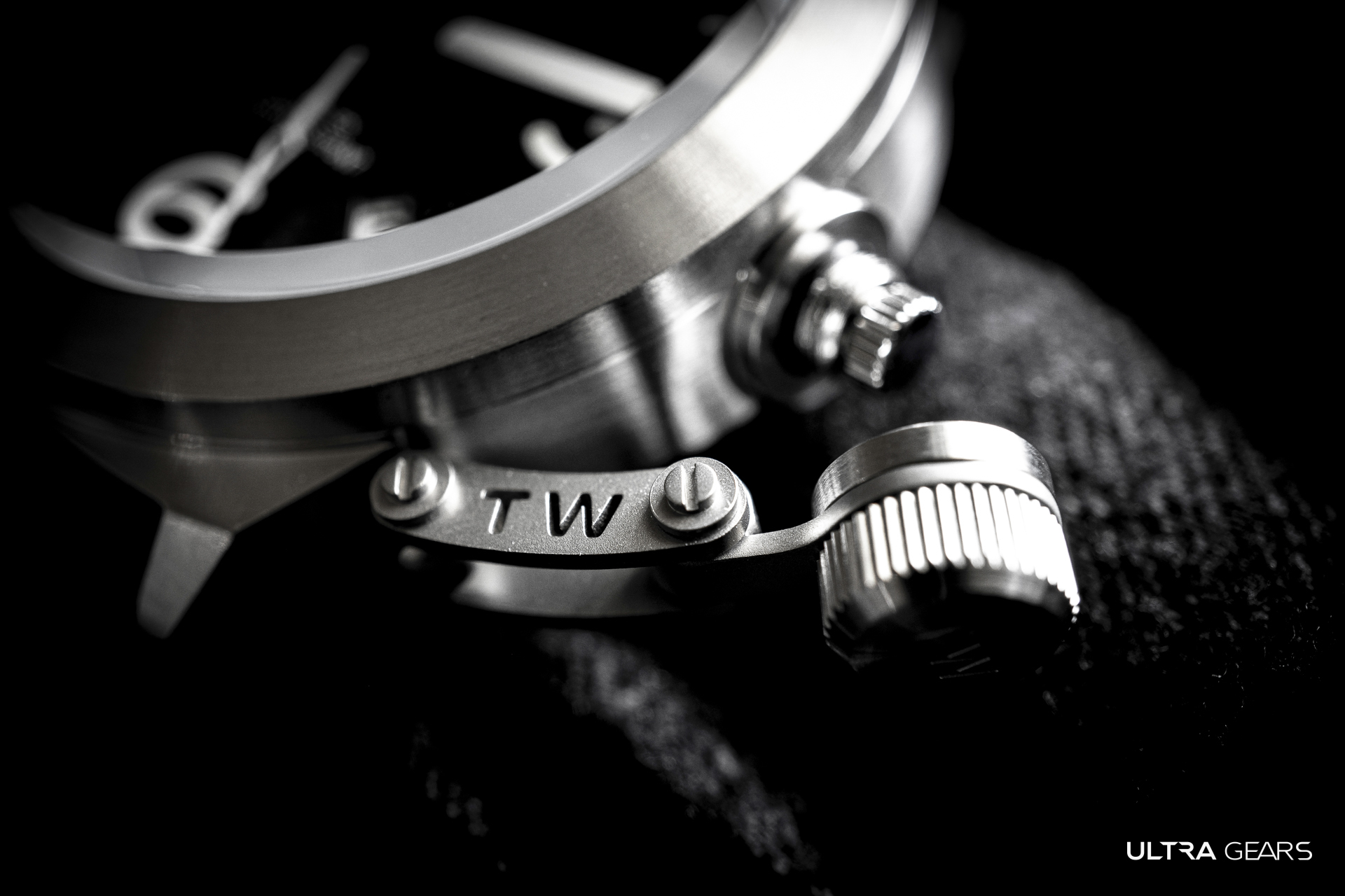 TW STEEL｜CANTEEN 全鋼深灰面大三針-CS101