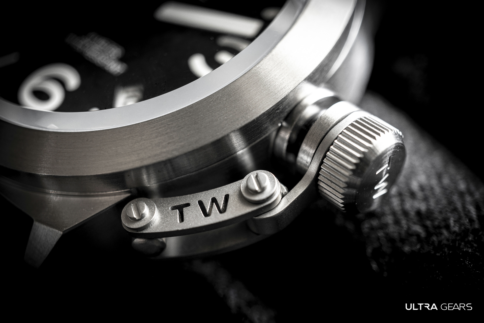 TW STEEL｜CANTEEN 全鋼深灰面大三針-CS101