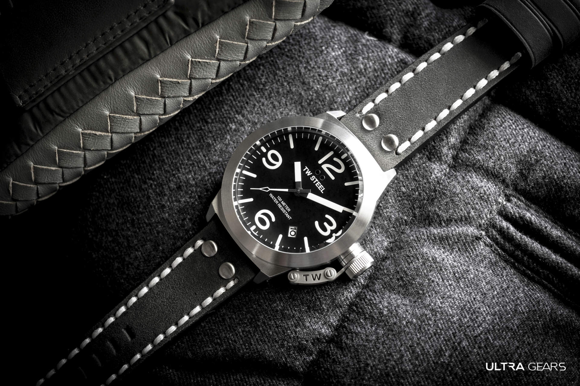 TW STEEL｜CANTEEN 全鋼深灰面大三針-CS101