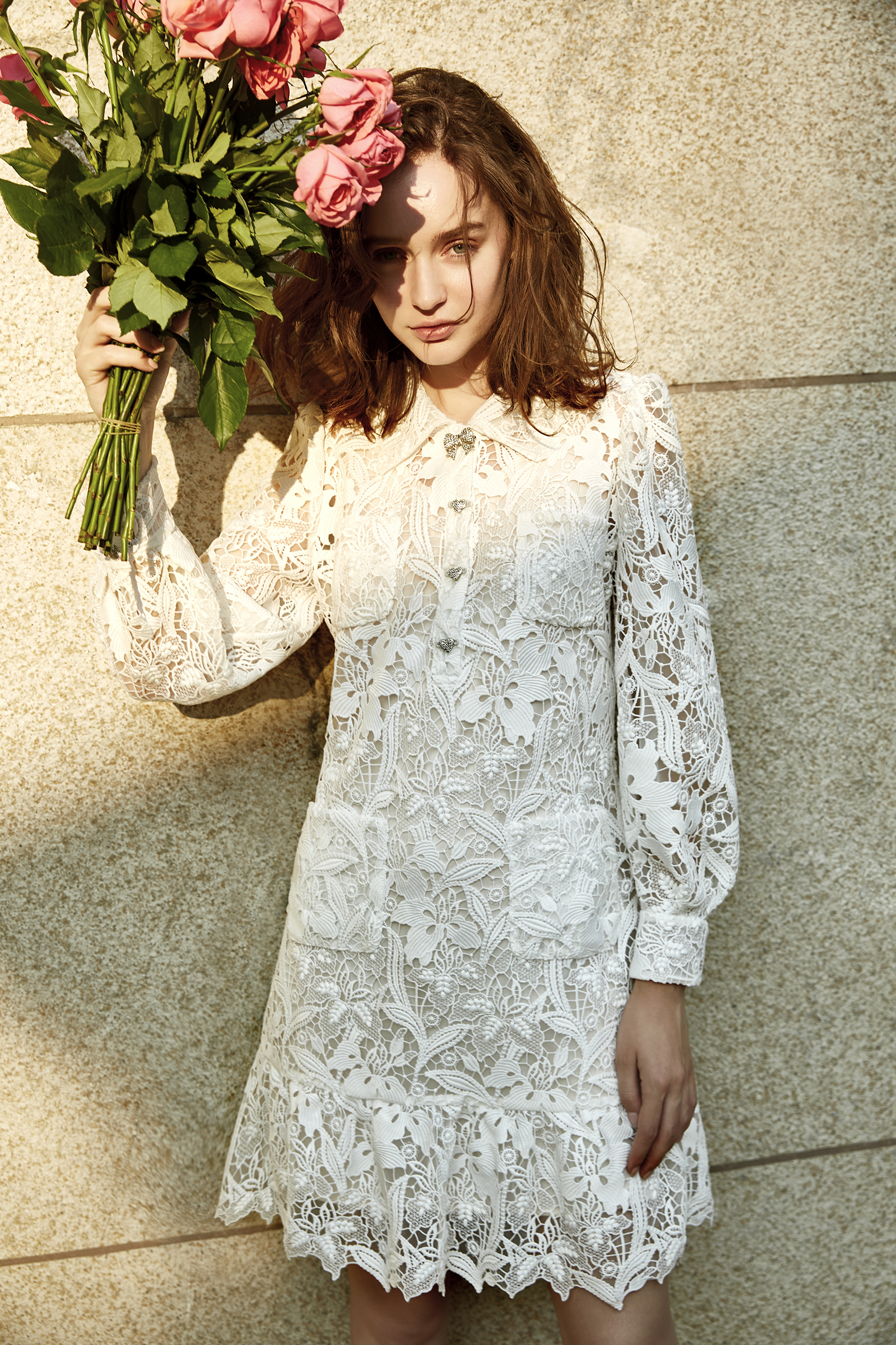 BD15003E1 花瓣伊甸立體水溶蕾絲花卉襯衫領短洋 (附別針)