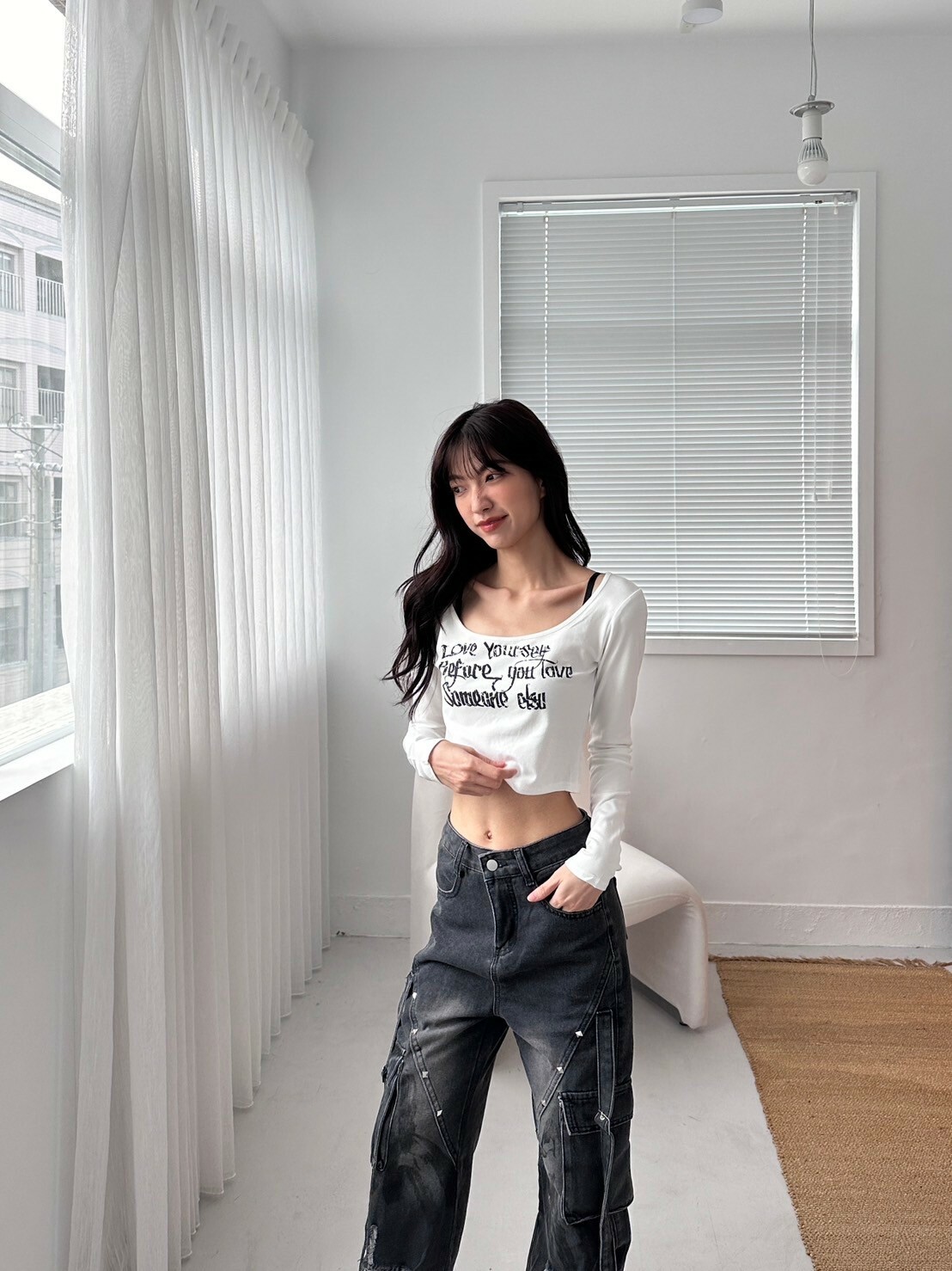 love yourself first 字母短版方圓領薄長袖