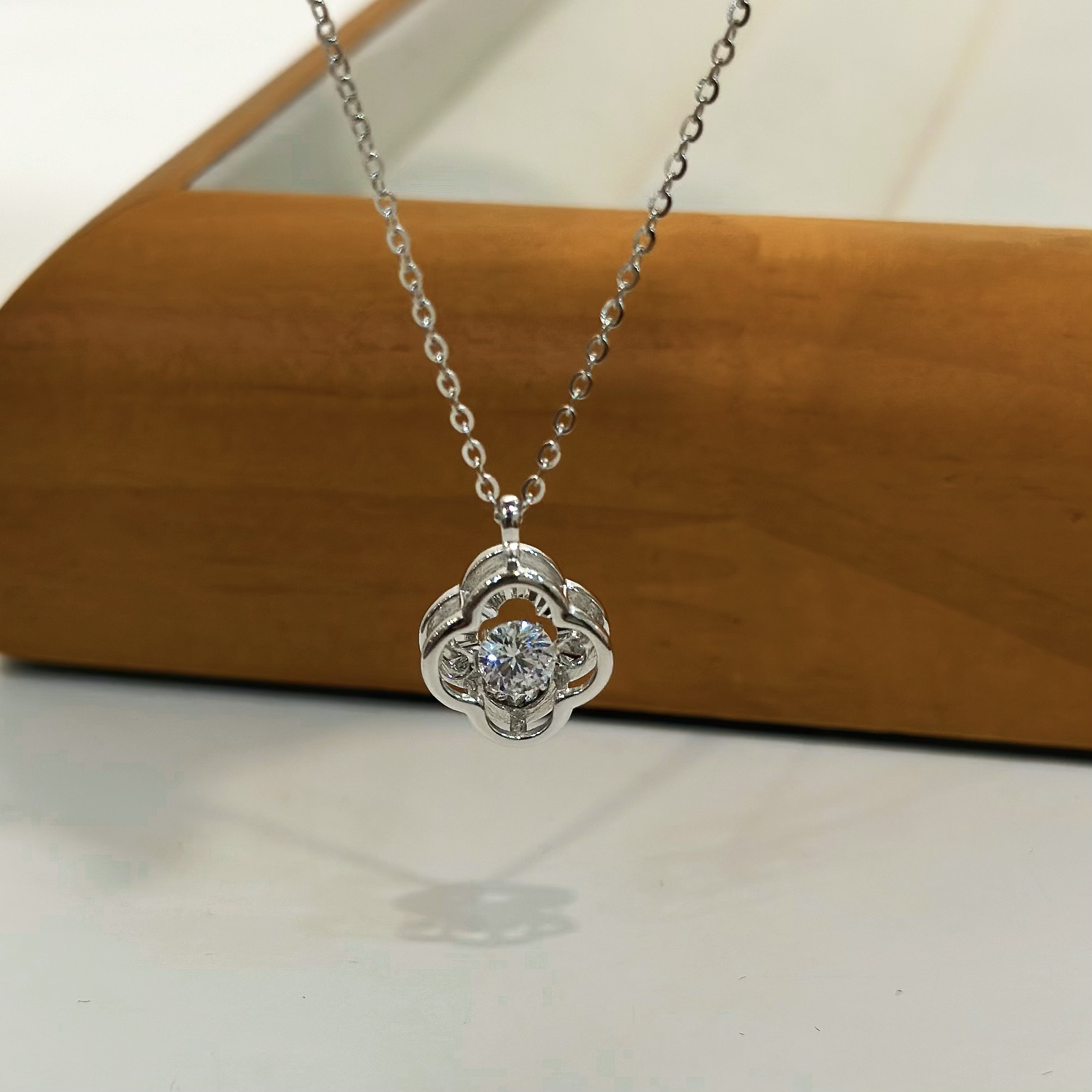 Y12【輕奢】切割靈動四葉草純銀鎖骨鏈