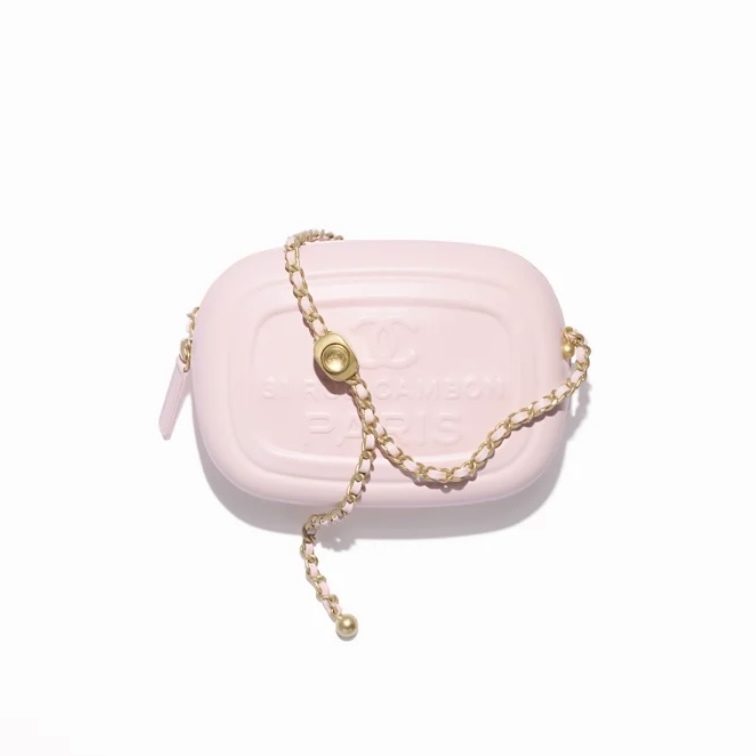 CHANEL 亮面小羊皮迷你相機袋