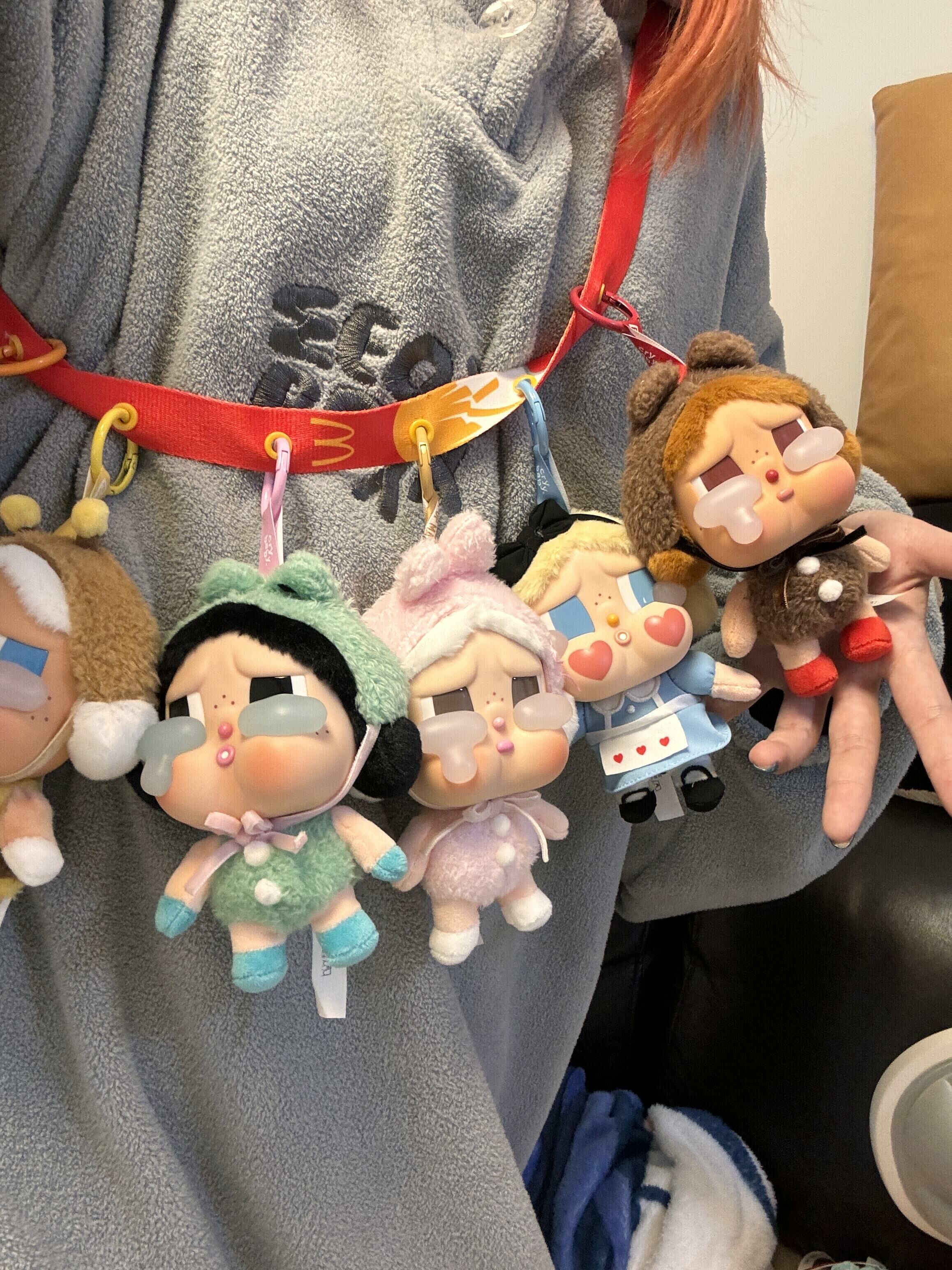 POPMART 泡泡瑪特 CRYBABY 哭娃 眼淚工廠系列 糖膠毛絨吊飾 毛絨公仔 吊飾 盲盒 6+2款(任買兩件711免運)/預購