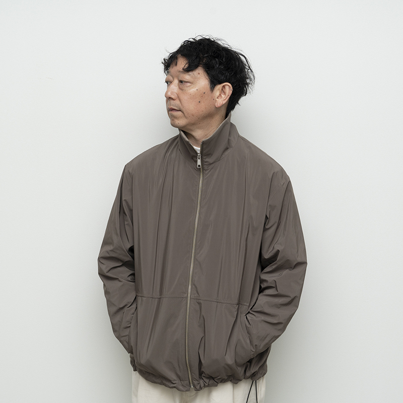 Still By Hand Zip Front High Neck Blouson Khaki Beige B