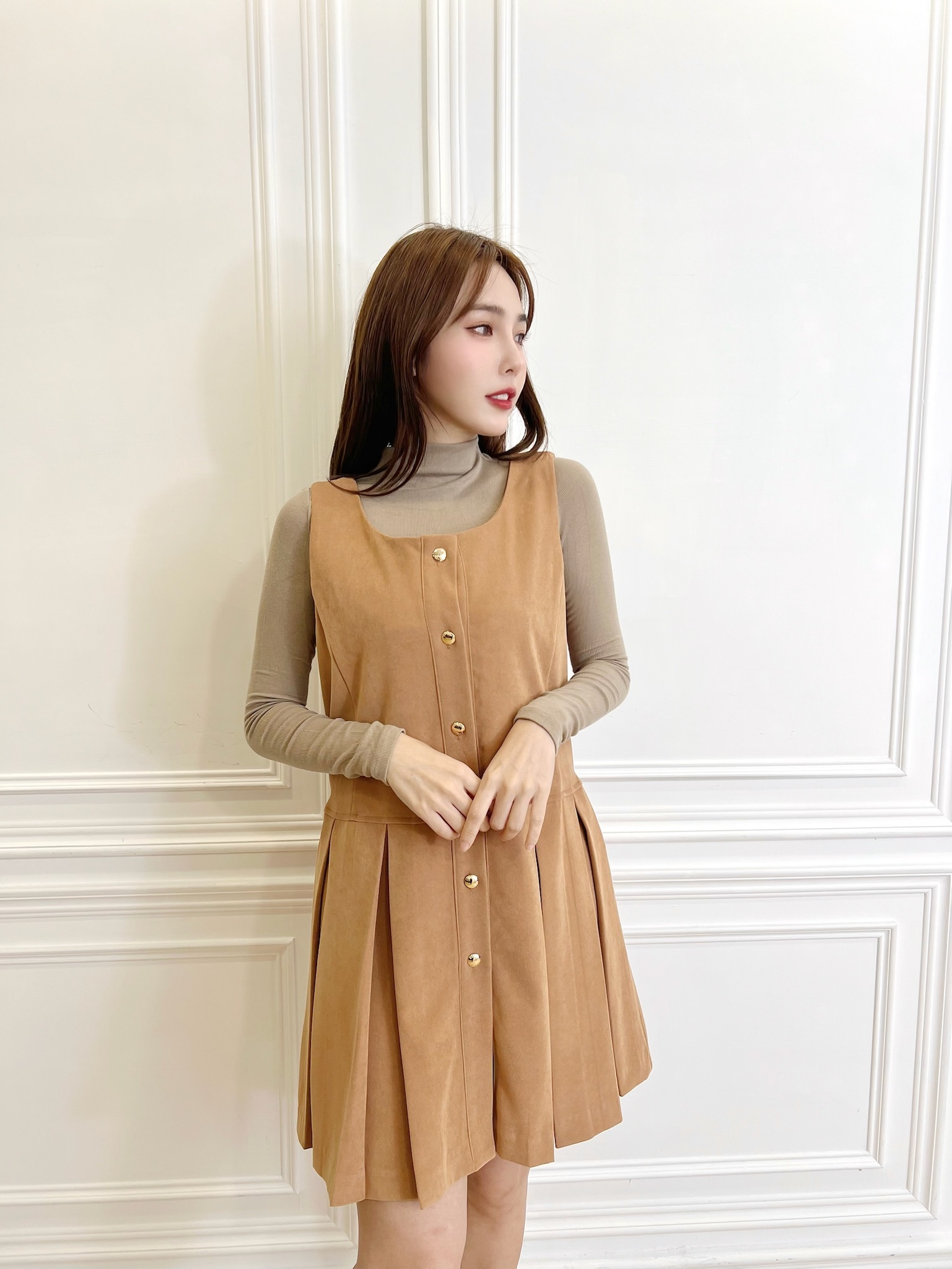 絨面金釦百褶裙背心洋