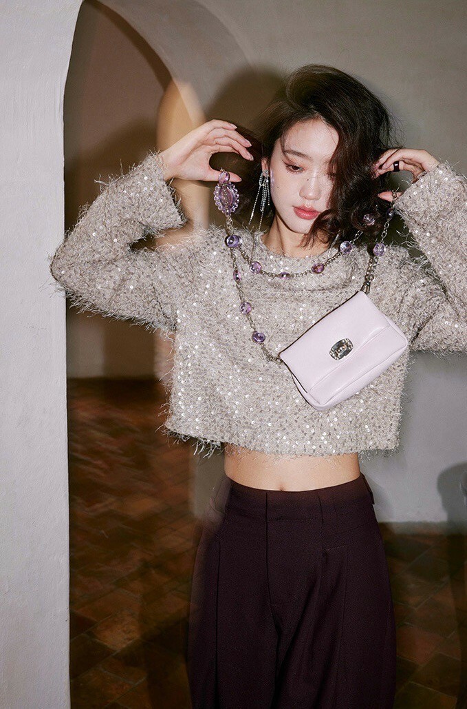 奶油杏閃亮亮圓領短版長袖上衣S-M (Elegant & Love)