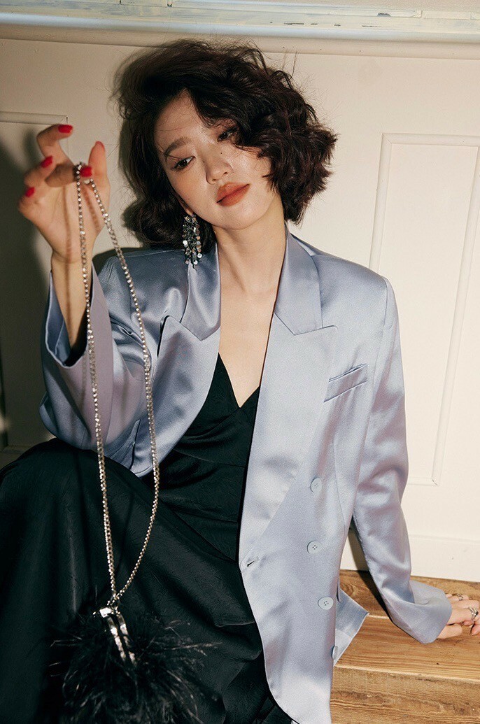 天空藍絲綢質感V字翻領西裝外套XS-M (Elegant & Love)