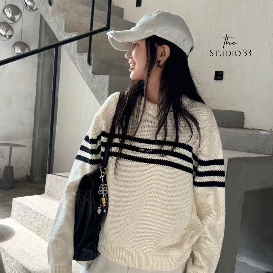 寬鬆條紋刺繡毛衣