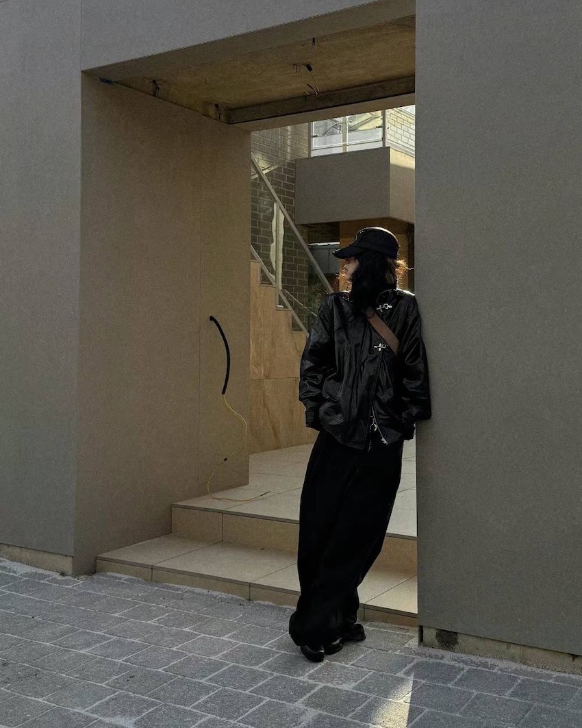 (Designer!) textured hook-button cream matte stand collar large pocket wide leather jacket