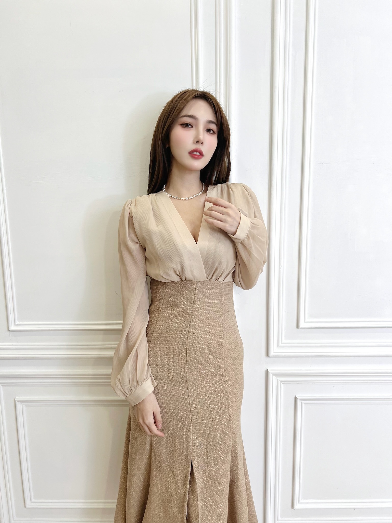 仙女款！V領透紗合身洋