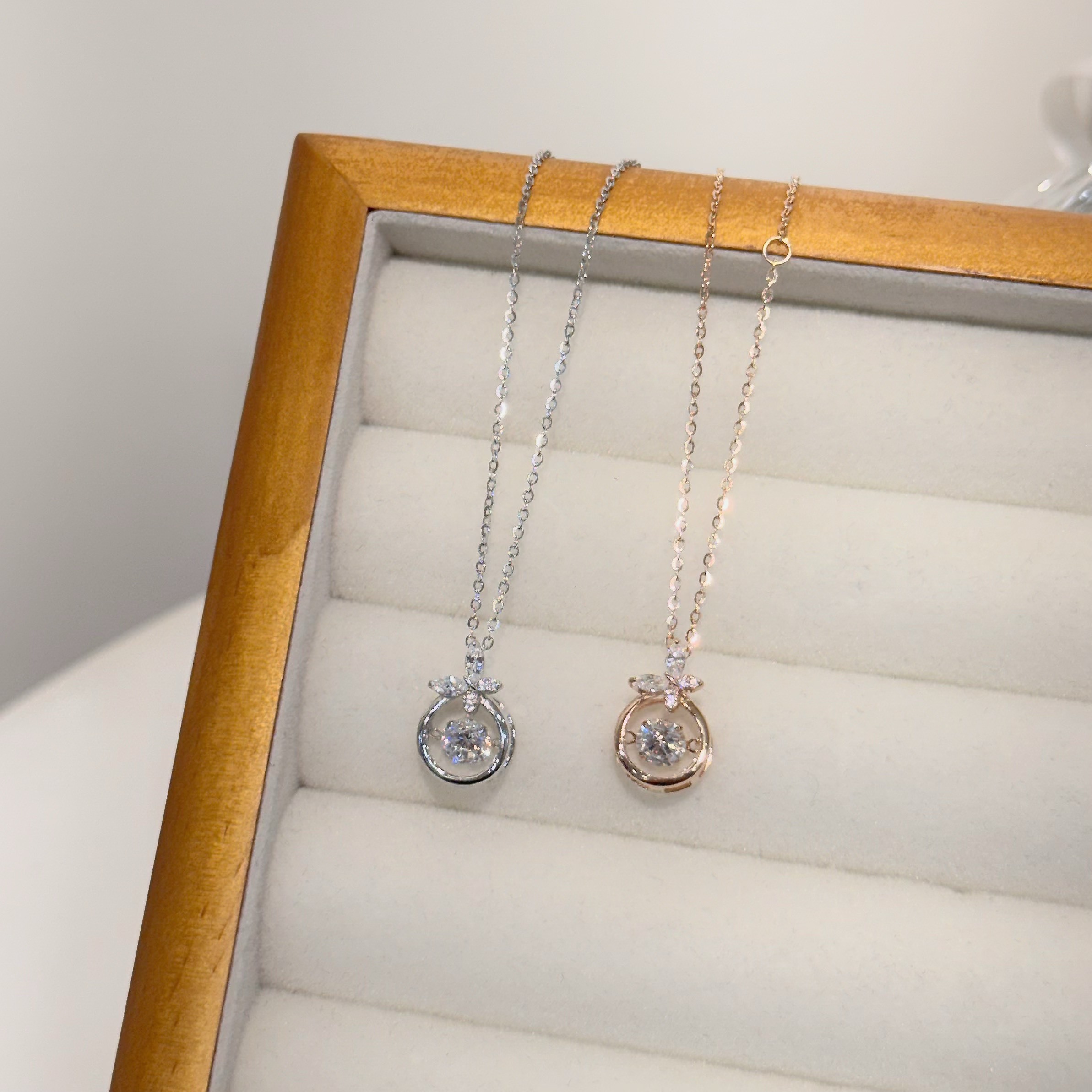 Y20【輕奢】排鑽蝴蝶圓形靈動純銀鎖骨鏈