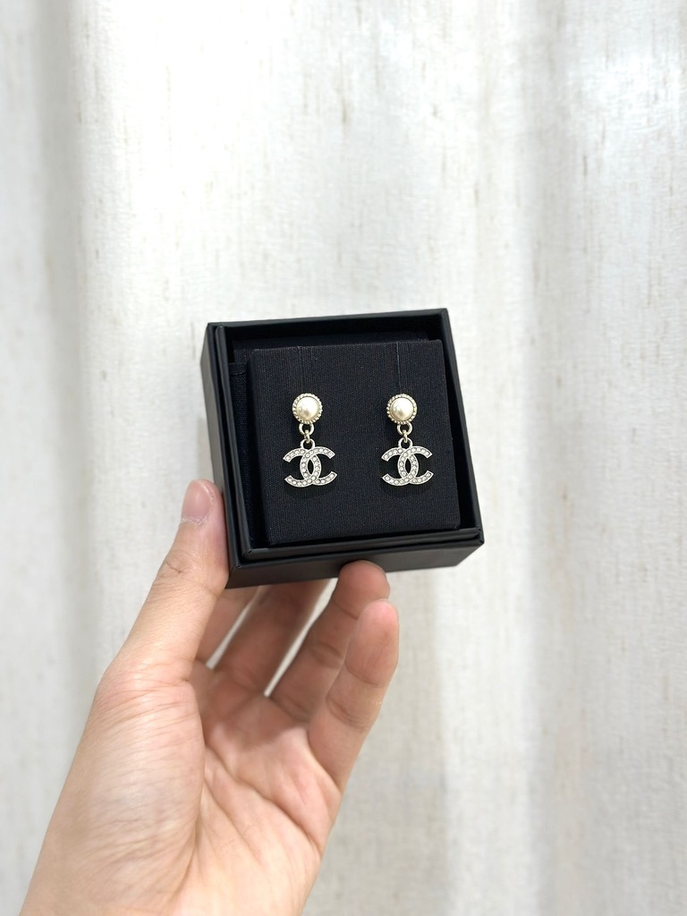 CHANEL CC Logo Drop Earrings with pearl ABE547 珍珠銀鑽雙C吊墜