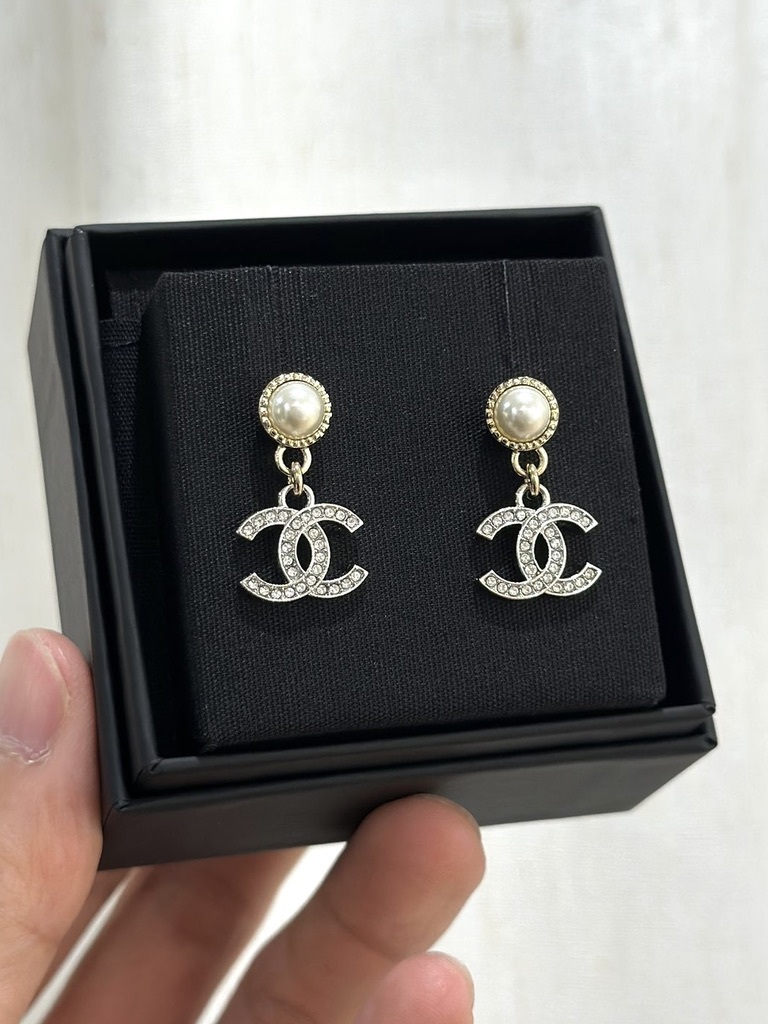 CHANEL CC Logo Drop Earrings with pearl ABE547 珍珠銀鑽雙C吊墜