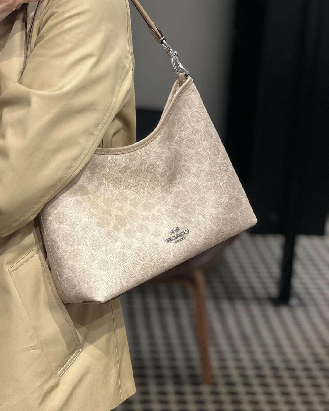 Coach Laurel Shoulder Bag Model no CV975