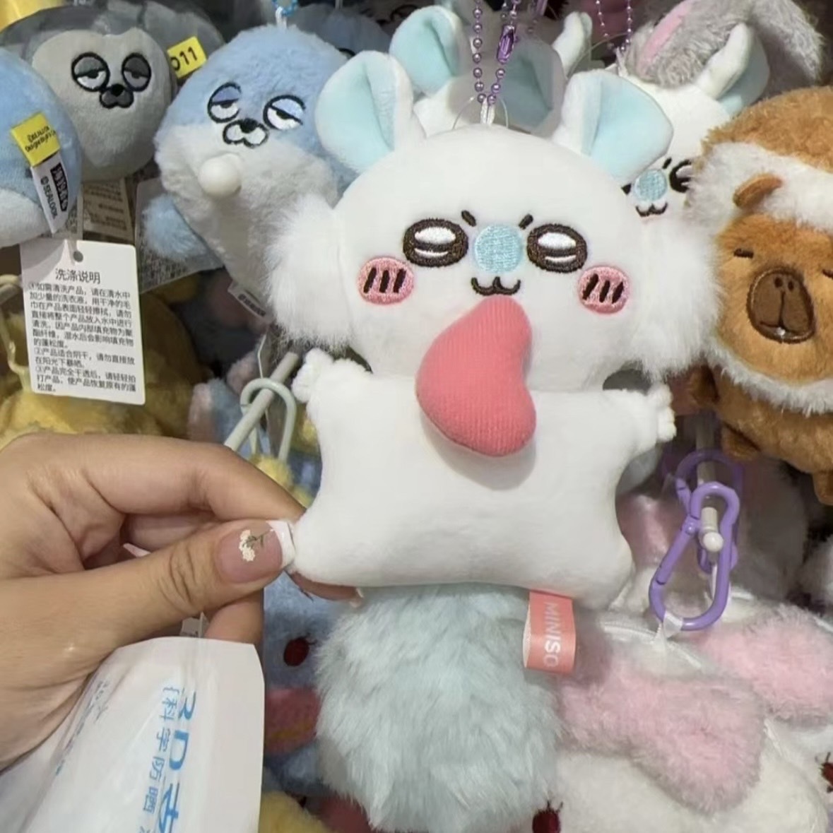 iSNEAKERS｜ MINISO x Chiikawa 吉伊卡哇 咬愛心的飛天小桃