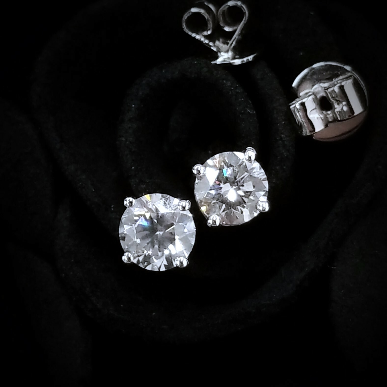 全新18K白金【主石68份鑽石】4爪耳環