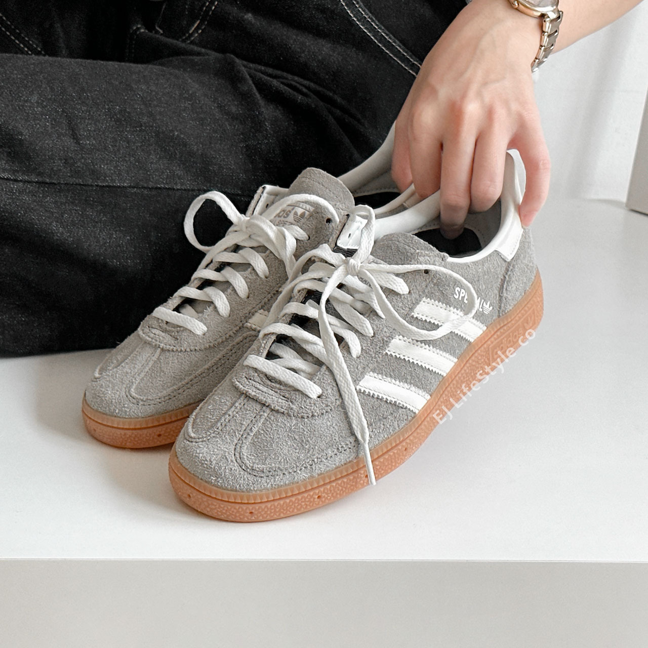 ADIDAS HANDBALL SPEZIAL W 奶灰色 米灰 灰白 麂皮 焦糖底 女鞋 IG1966 / 現貨+預購