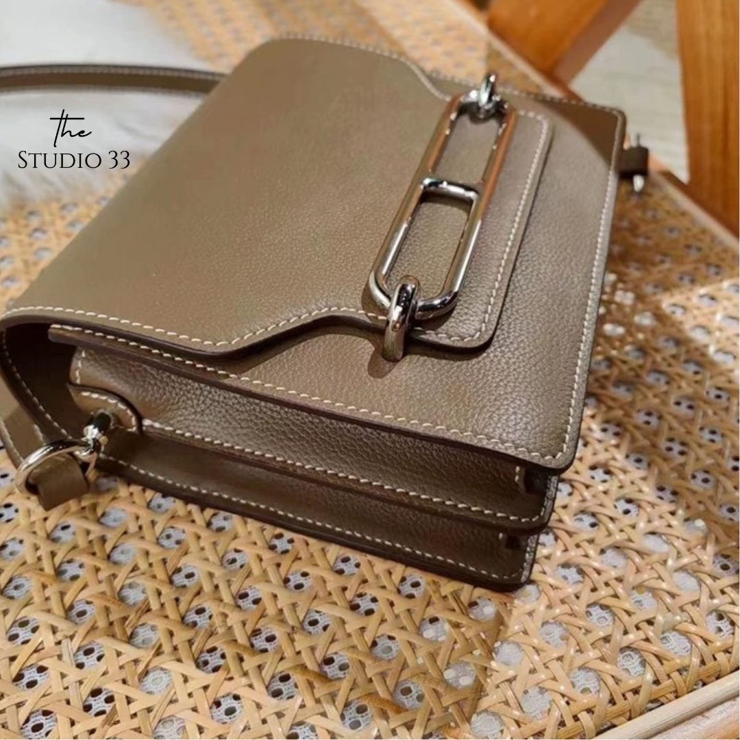 真皮肩背小方包