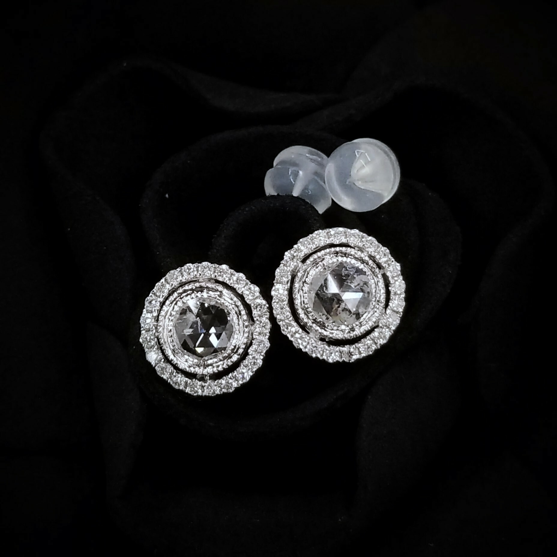 全新18K白金【主石48份鑽石】配小鑽共68份鑽石耳環