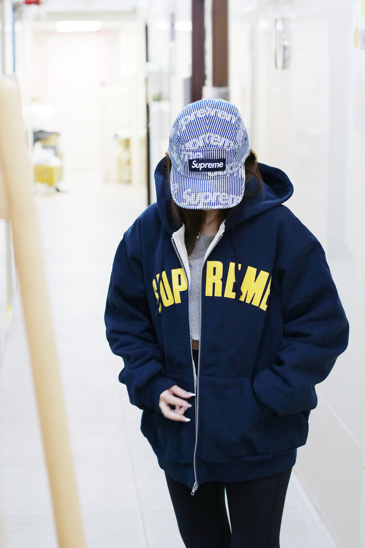 【2024年】お歳暮ギフト UP ZIP LINED THERMAL ARC SUPREME HOODED NAVY SWEATSHIRT スケートボード