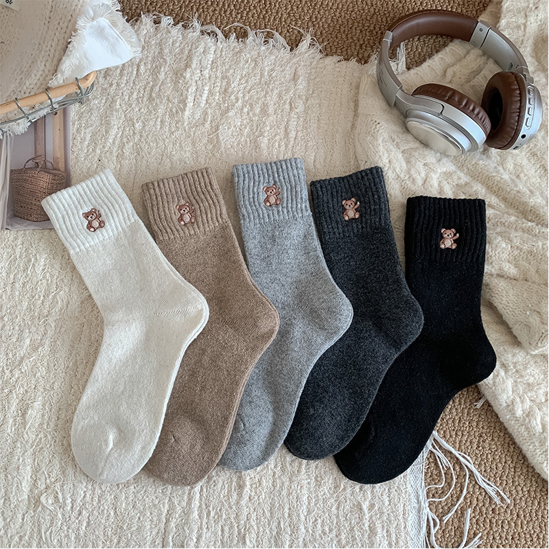 《5253》秋冬韓系可愛刺繡小熊加厚保暖中筒襪