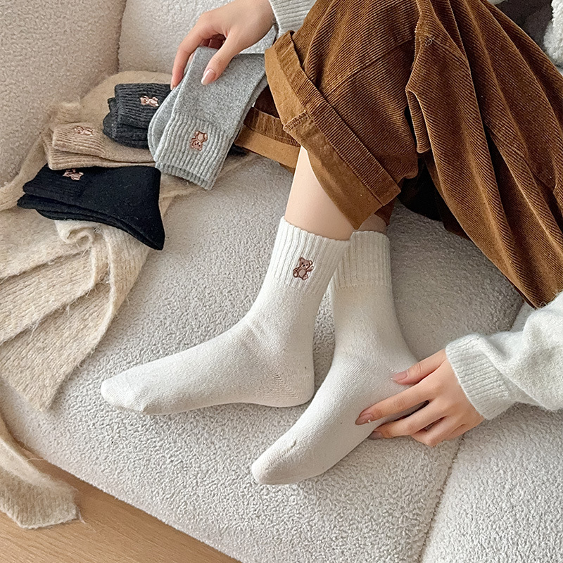 《5253》秋冬韓系可愛刺繡小熊加厚保暖中筒襪