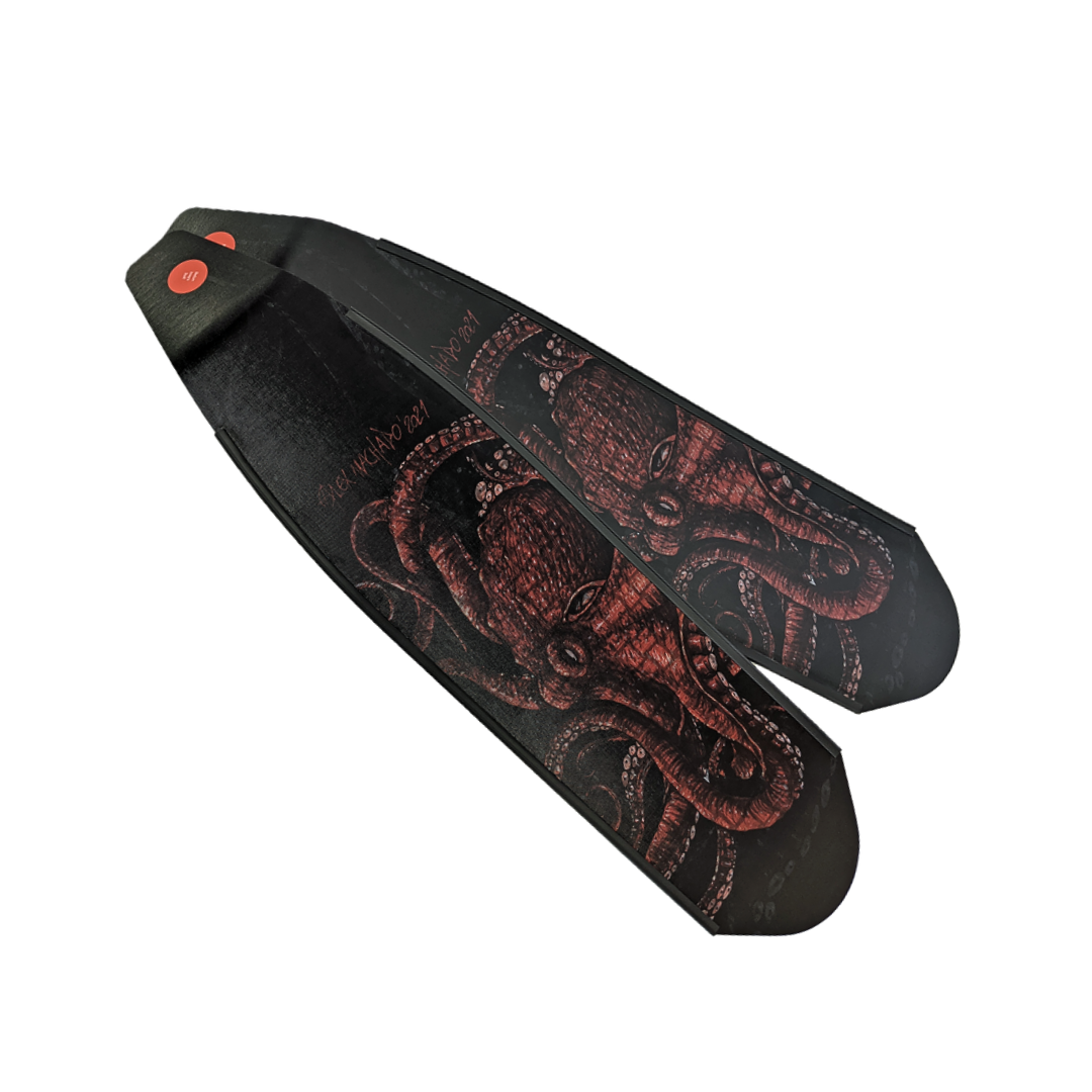 ▲DiveR 全碳纖維長蛙板-紅野八腕