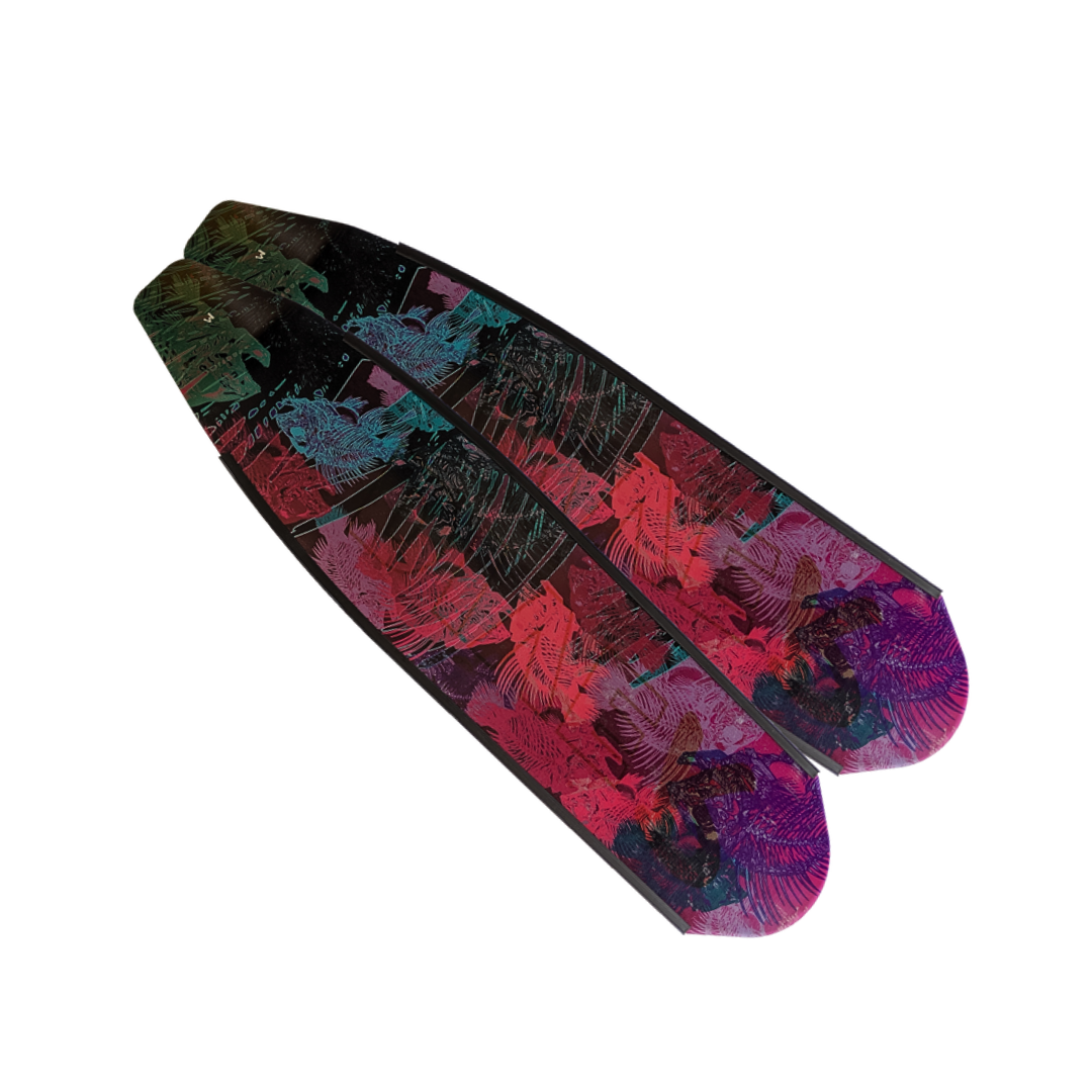 ▲DiveR 全碳纖維長蛙板-粉骨風暴