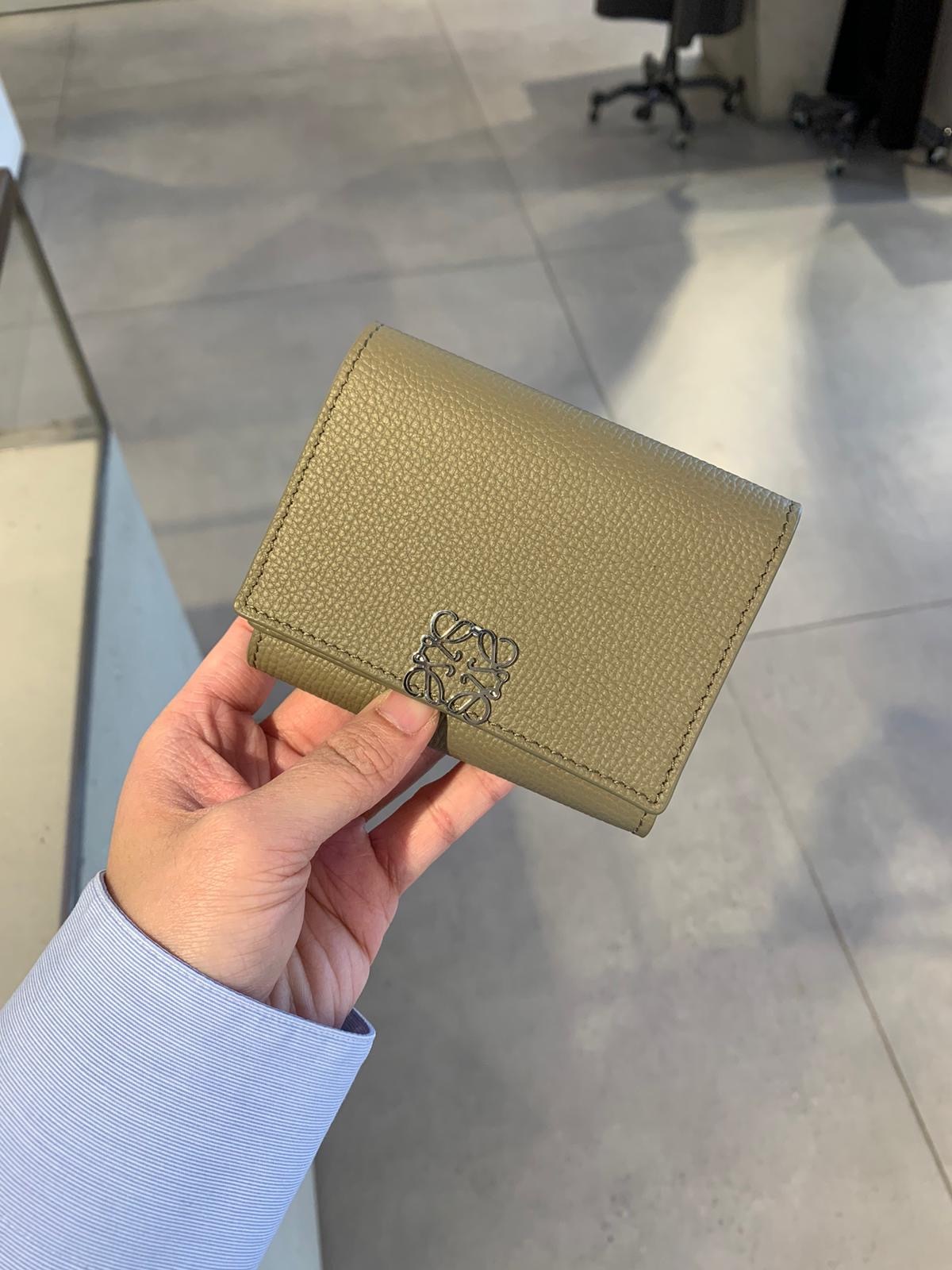 Outlet Loewe Anagram Trifold Wallet