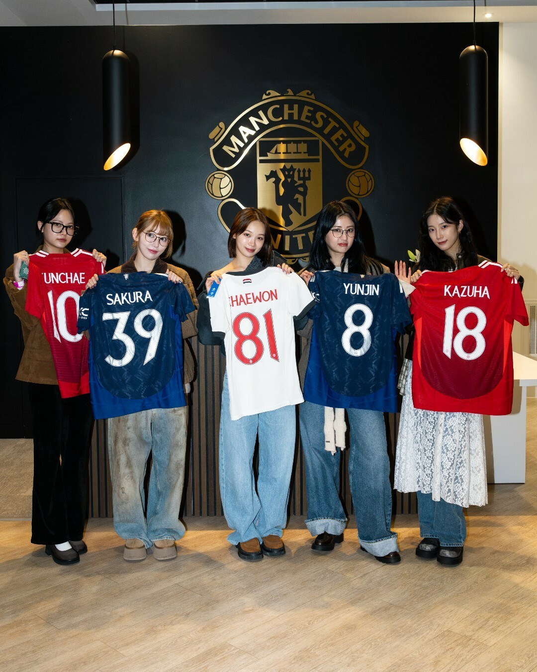 LE SSERAFIM x 24-25曼聯球衣