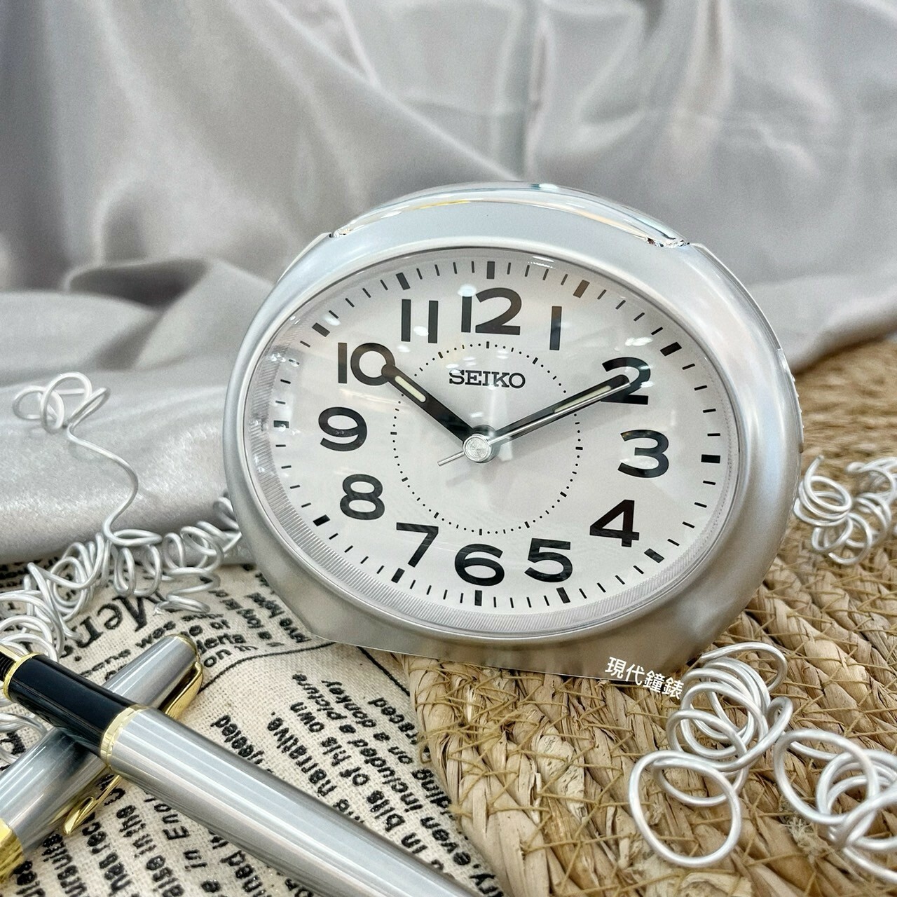 【SEIKO 精工】滑動式靜音秒針大數字防貪睡鬧鐘 QHE193S 8.8 x 11.2CM 現代鐘錶