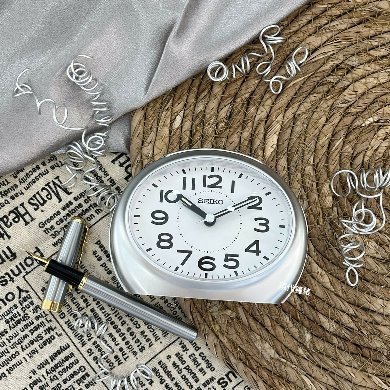 【SEIKO 精工】滑動式靜音秒針大數字防貪睡鬧鐘 QHE193S 8.8 x 11.2CM 現代鐘錶