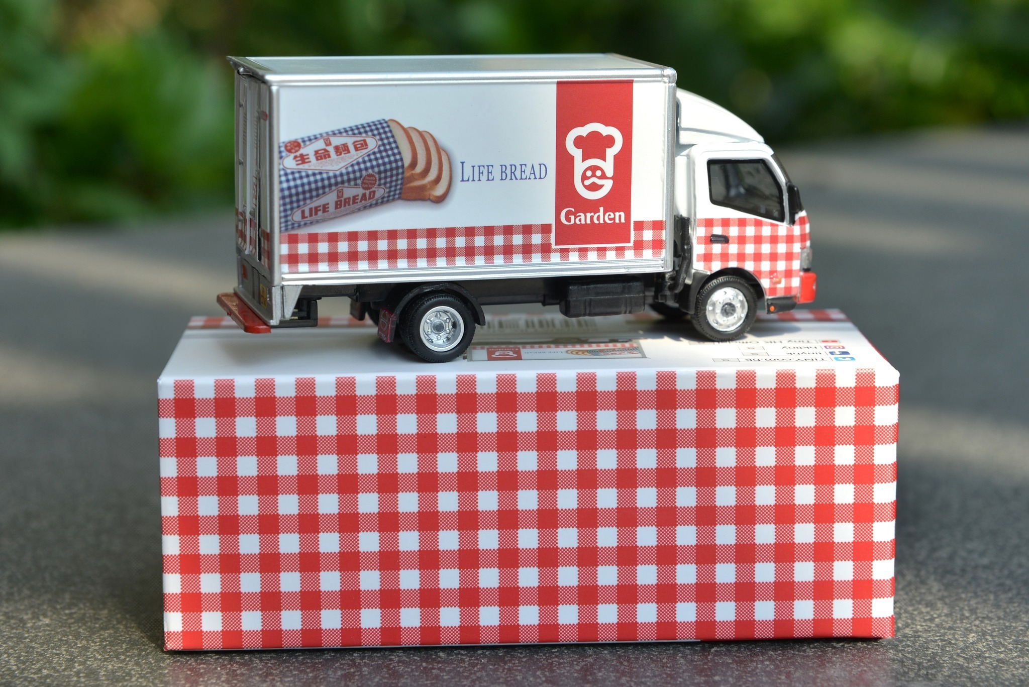 Tiny 日野300嘉頓