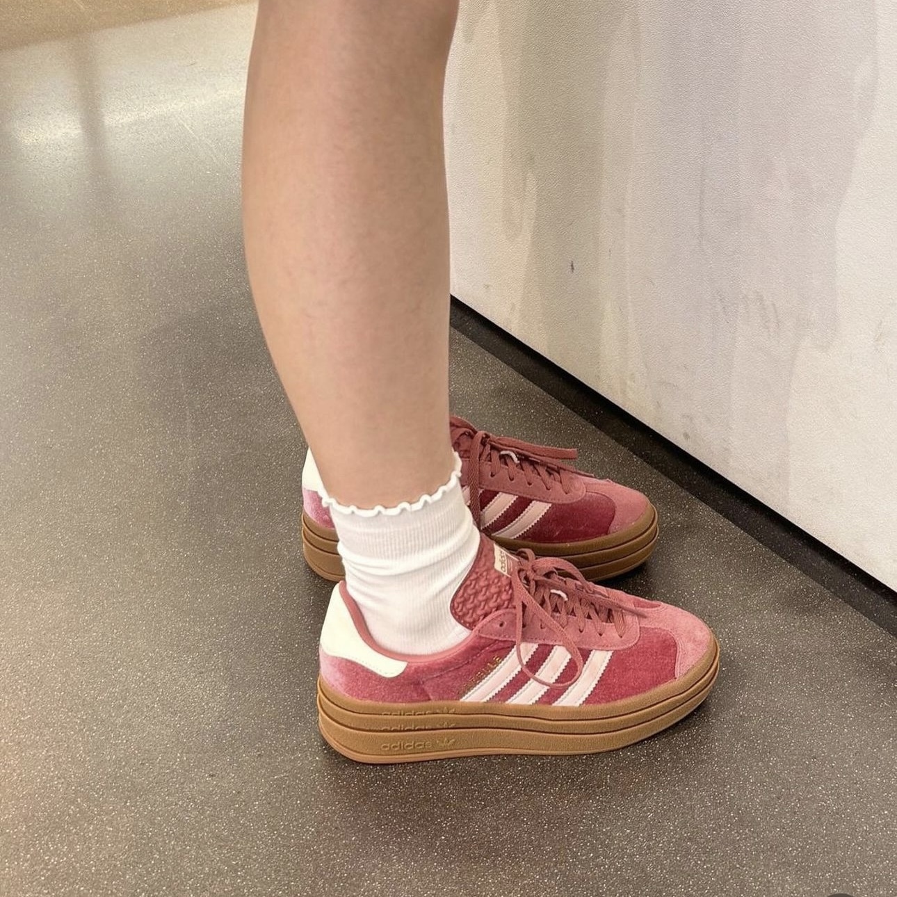 ADIDAS GAZELLE BOLD 漸變絲絨粉 天鵝絨 厚底增高 草莓熊 女鞋 IG4389