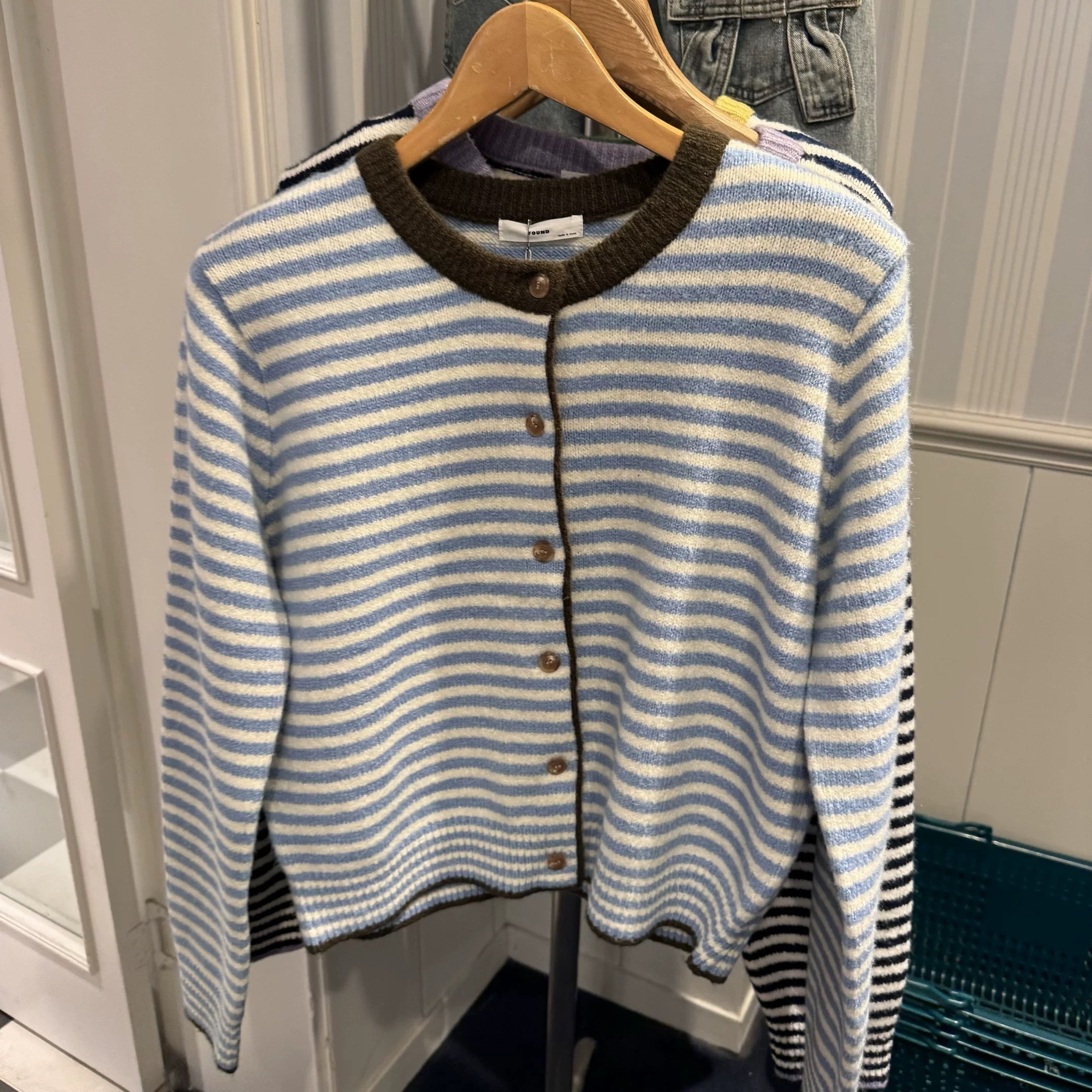 復古條紋撞色圓領針織