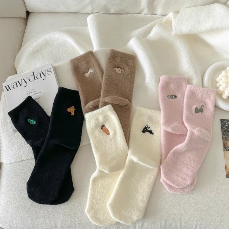 《11175》冬季澳絨左右不同可愛襪子