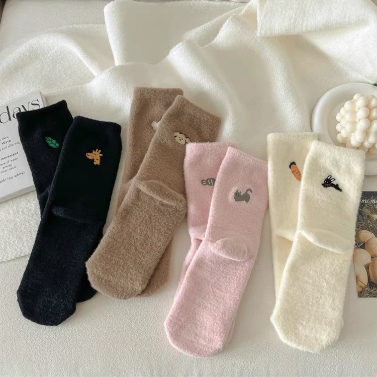 《11175》冬季澳絨左右不同可愛襪子