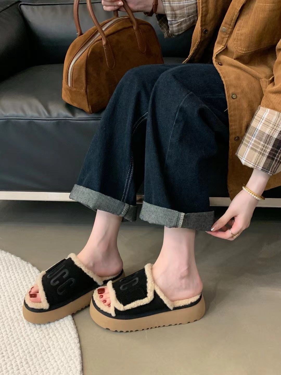 羊羔毛雪靴底拖鞋