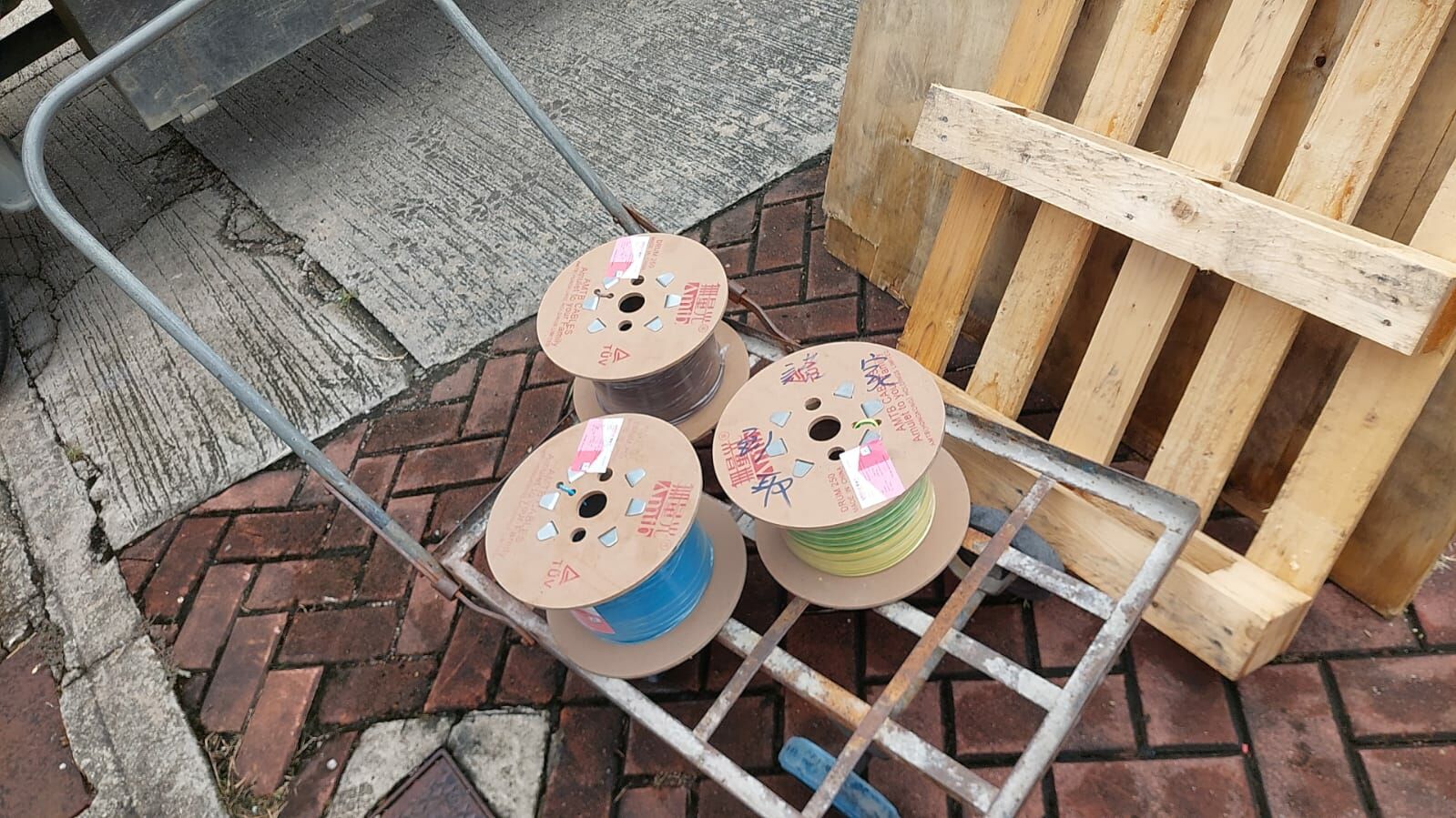 HN-Amtb 無量光 FP1C 1.5mm² 低煙無毒耐火電線 符合BS8592, BS6387CWZ & EN50200PH120 (200米/卷 或 500米/卷) (有10色選擇可查詢) 棕色     - 藍色     - 綠/黃     - 黑色     - 灰色     - 紅色     - 黃色     - 橙色     - 白色     - 紫色