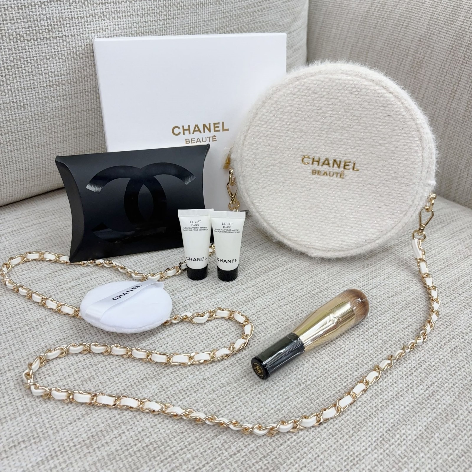 Chanel Beauty最新款絨毛化妝包