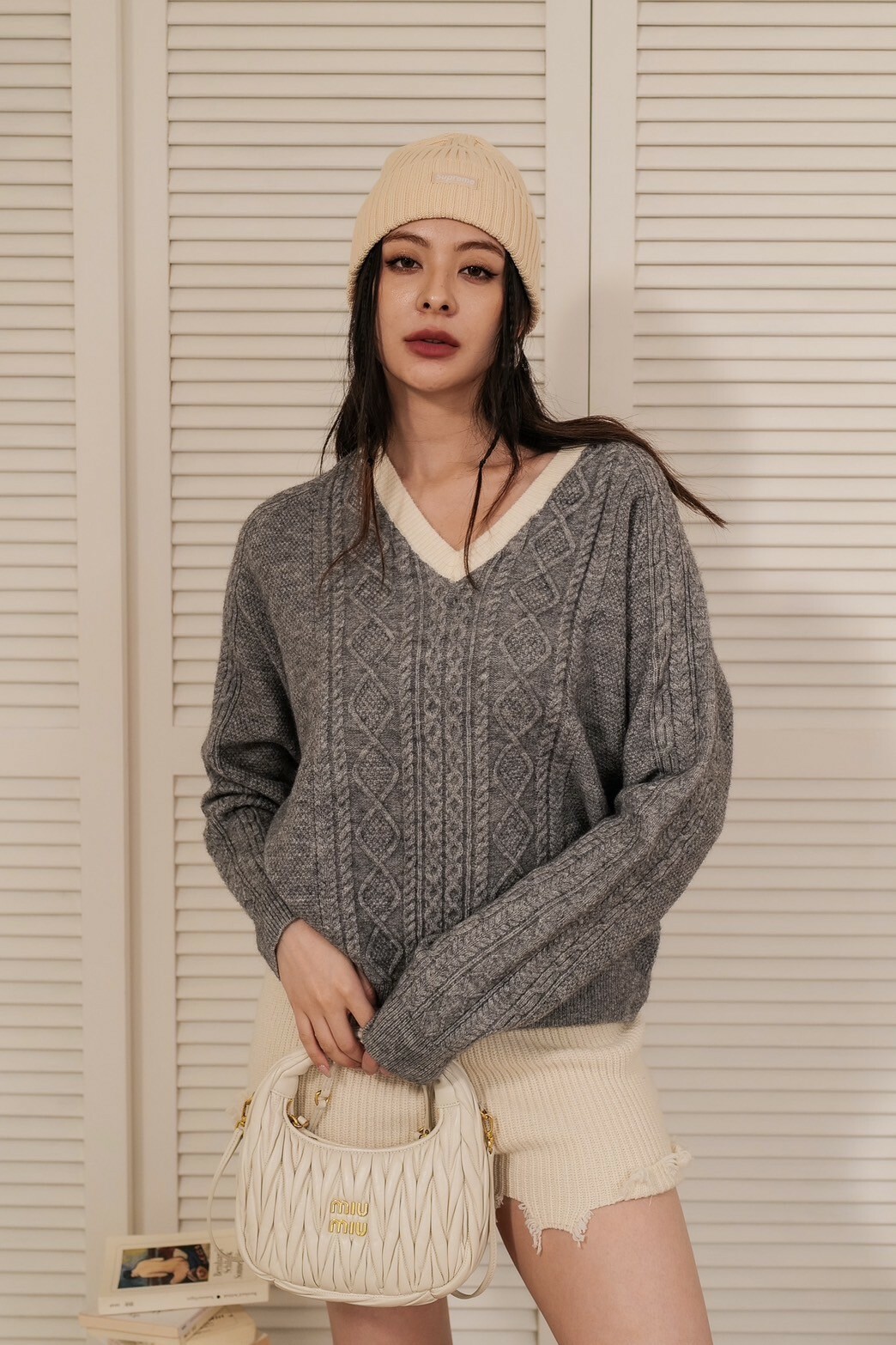 配色V領麻花毛衣_AMISSA（灰）
