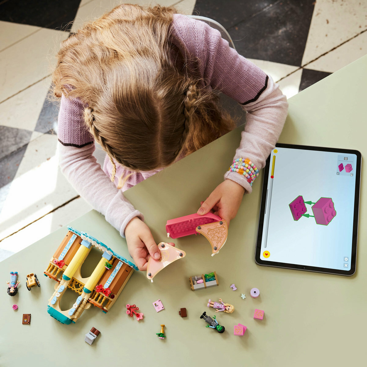 75681 葛琳達、艾爾法巴與娜瑟蘿在西茲大學