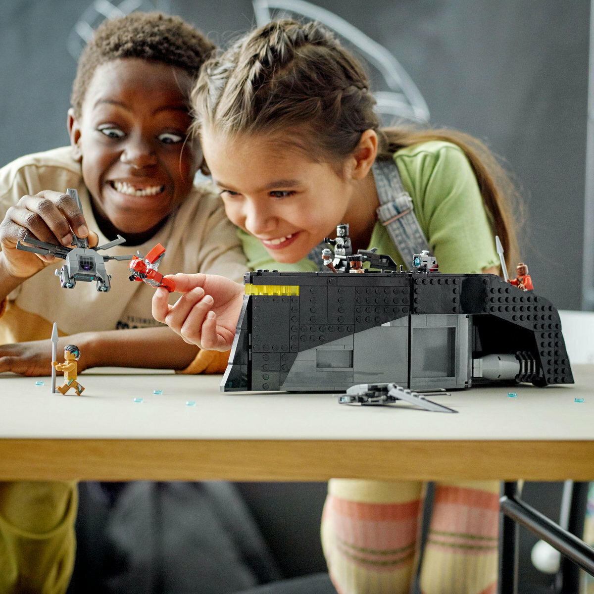 76214 Black Panther: War on the Water