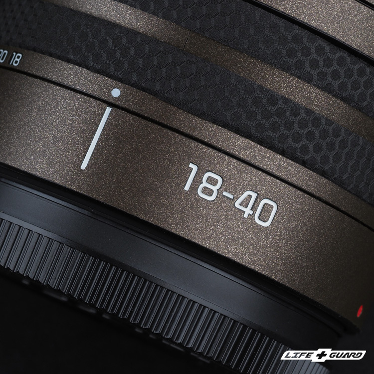 Panasonic LUMIX S 18-40mm 貼膜質感特寫，LIFE+GUARD 設計風格