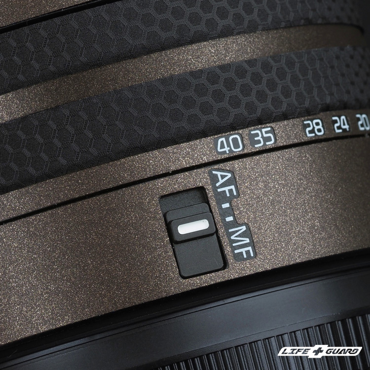 Panasonic LUMIX S 18-40mm 貼膜質感特寫，LIFE+GUARD 設計風格