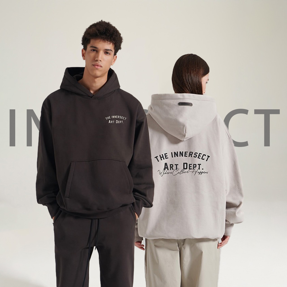 INNERSECT 三生萬物 FOG ESSENTIAL 24FW 草寫字體 大口袋 內刷毛 連帽上衣 帽tee INN24FWTHD381*