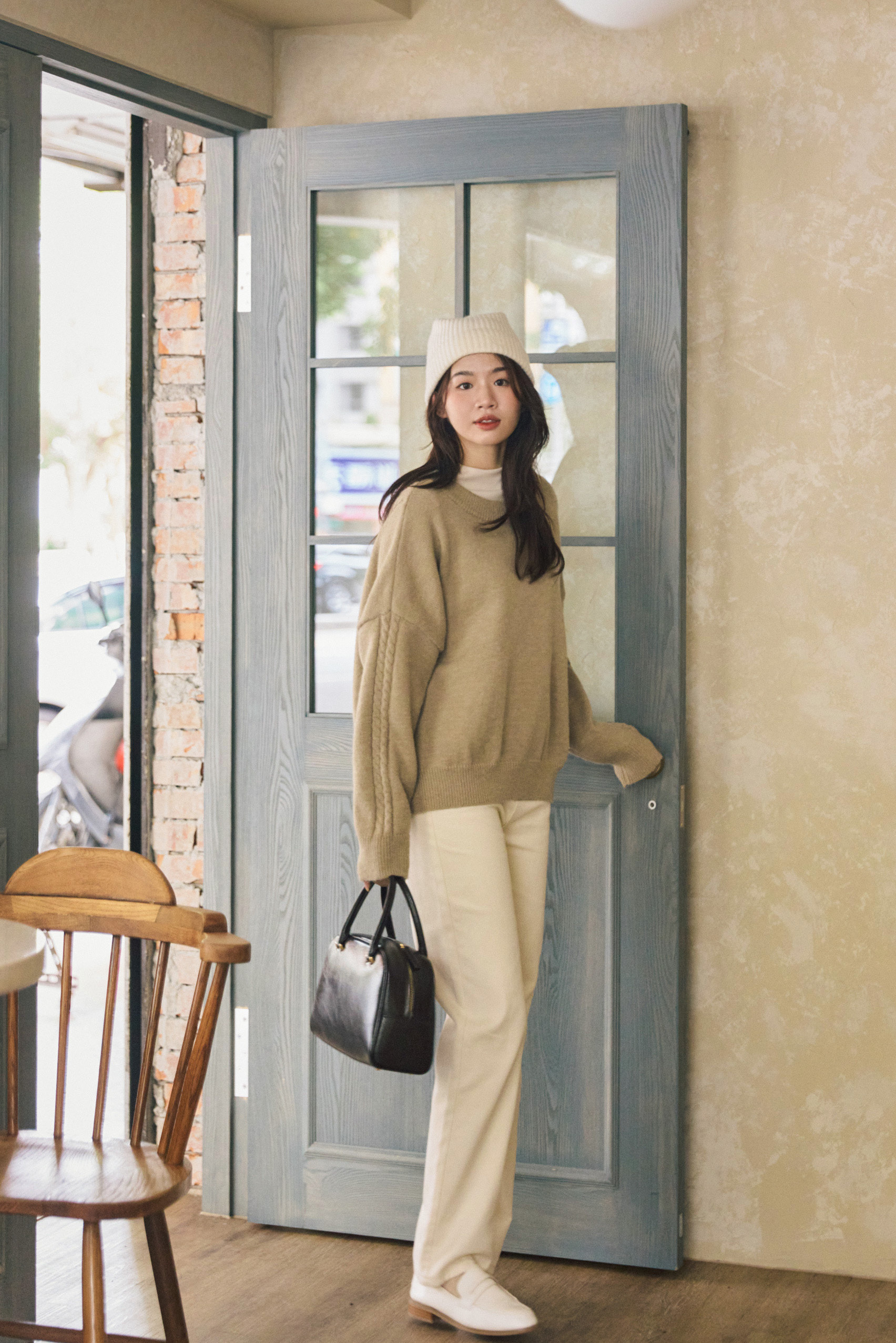 翹臀奶油直腿褲